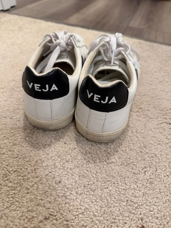 Veja Sneakers in White/Black - Picture 2 of 6